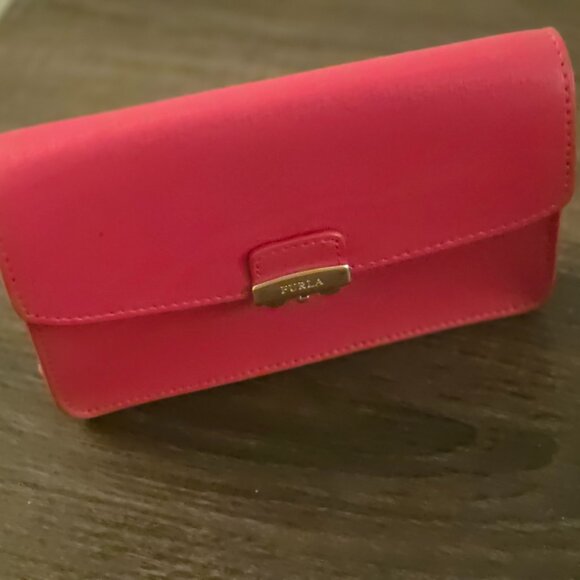 Fancy/New Red Leather Furla Purse - Picture 2 of 6